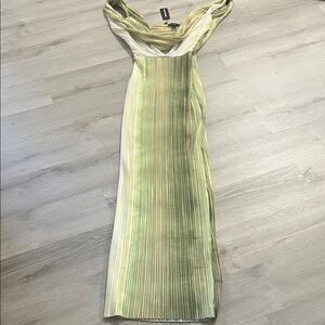 PrettyLittleThing Olive and Cream Pleated Maxi Dress